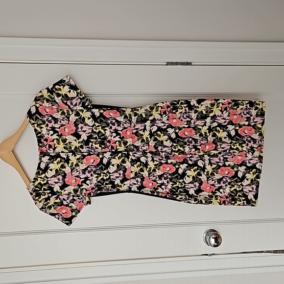 π 2/$25 Xhilaration Floral Dress - Picture 2 of 3